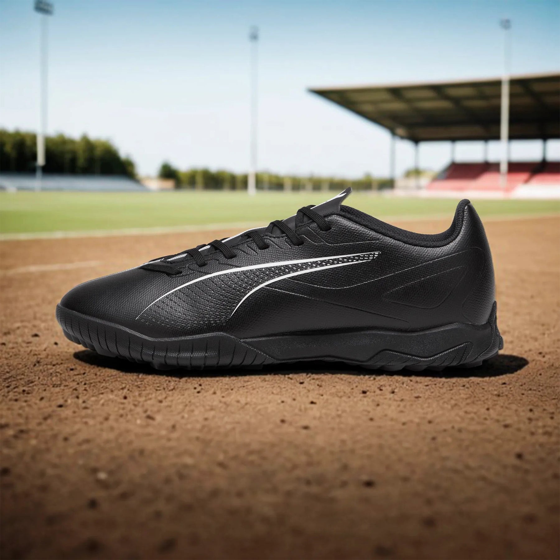 Puma ULTRA 5 Play TT Football Boots: Black/White