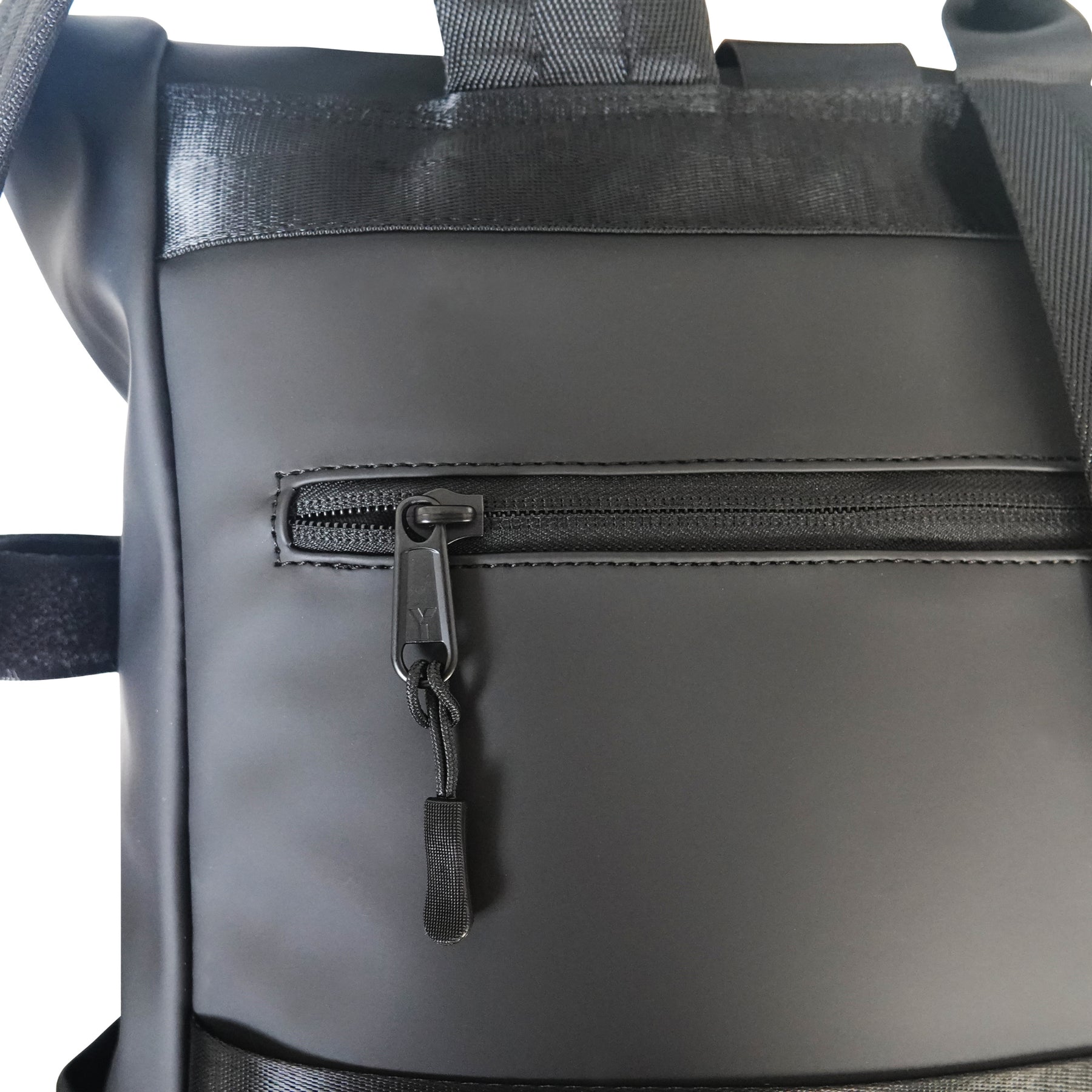 Y1 Explorer Roam Backpack: Black